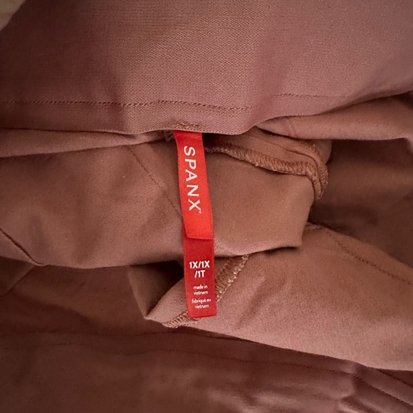 SPANX On-the-Go Ankle Slim Straight Pant! - Picture 9 of 9